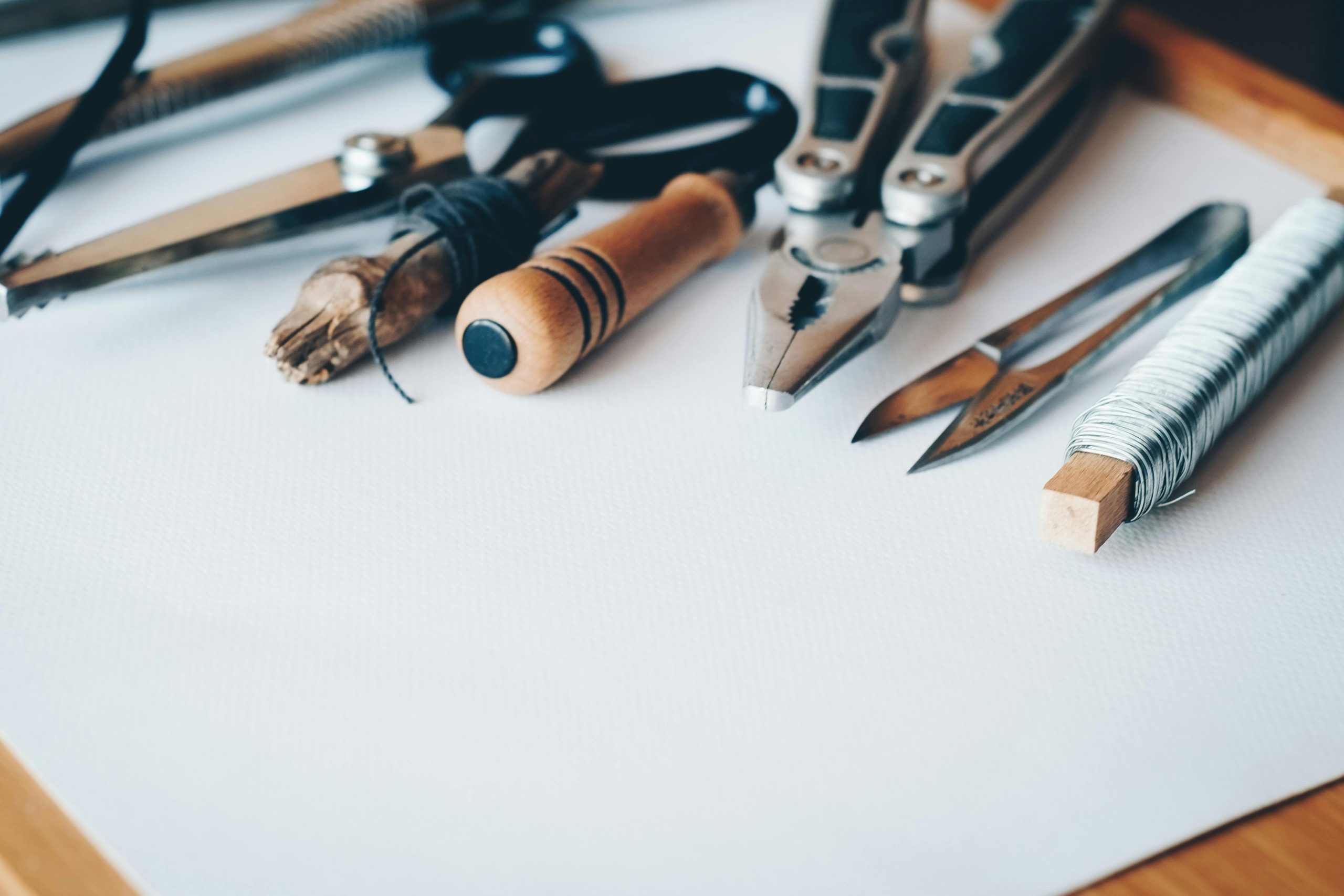 Ilustrasi tools SEO gratis dan berbayar untuk optimasi website